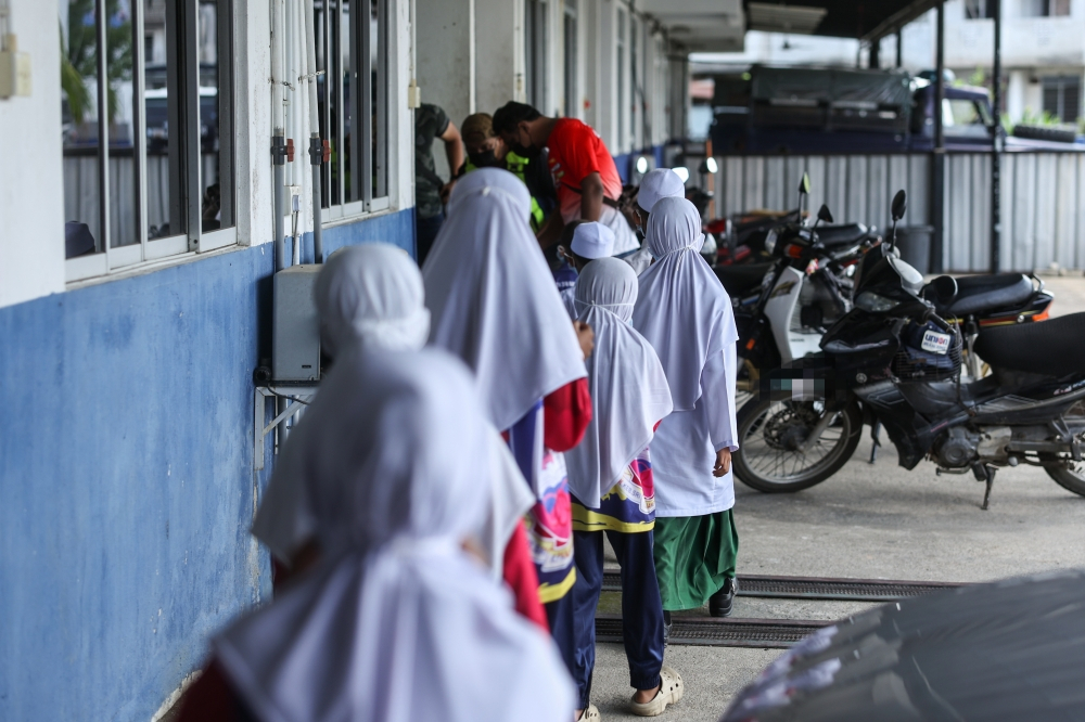 Illegal route, valid IDs: Kelantan police confirm status of 34 Sungai Golok-crossing students
