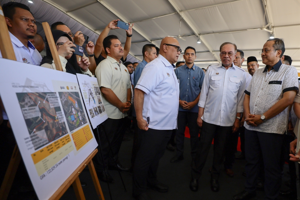 Anwar: Speed up RM27m Terengganu Matriculation College project