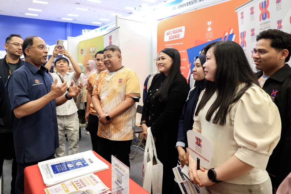 Zambry: Govt assures open access to higher education for SPM, STPM leavers