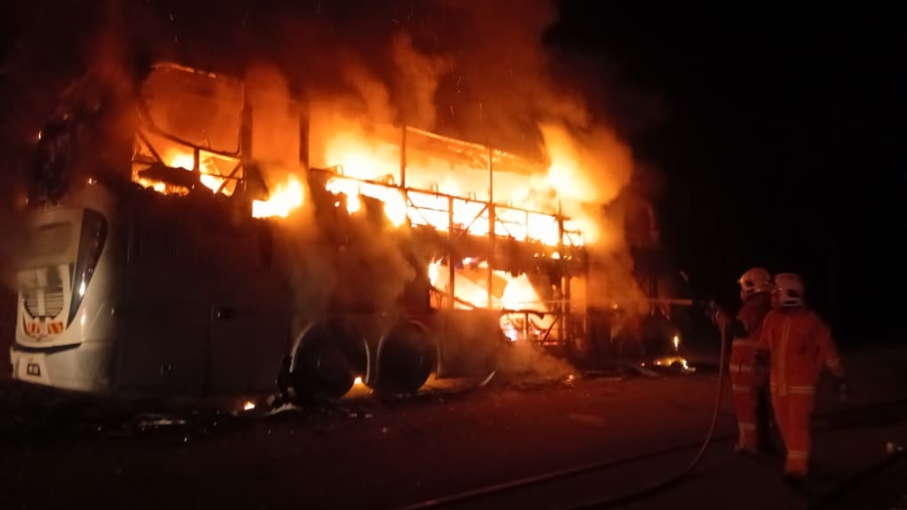 Express bus burns out along Semporna-Kunak road, firefighters contain blaze