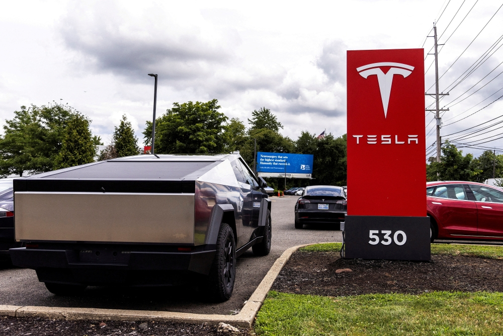 Tesla settles before trial in wrongful death suit over disabled speed limiter fatal crash