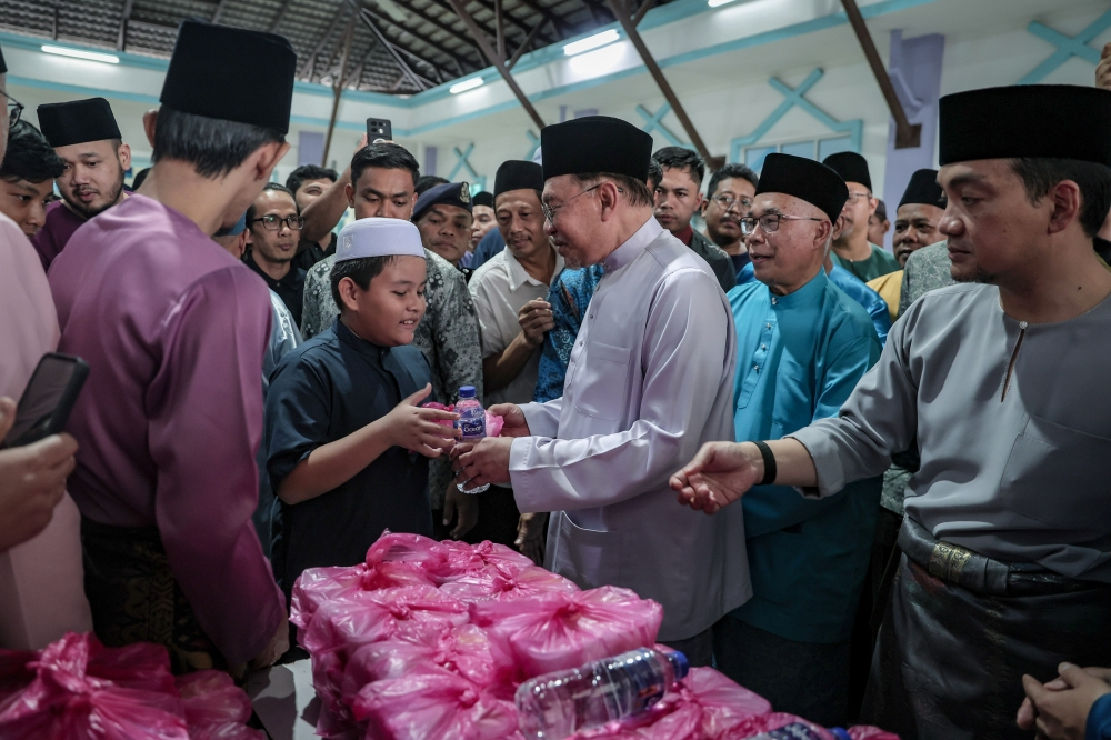 Anwar: Govt mulls monthly allowance for Form Six students under education reform