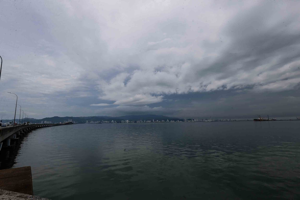 Thunderstorms, heavy rain and strong winds in seven states until 1pm, says MetMalaysia