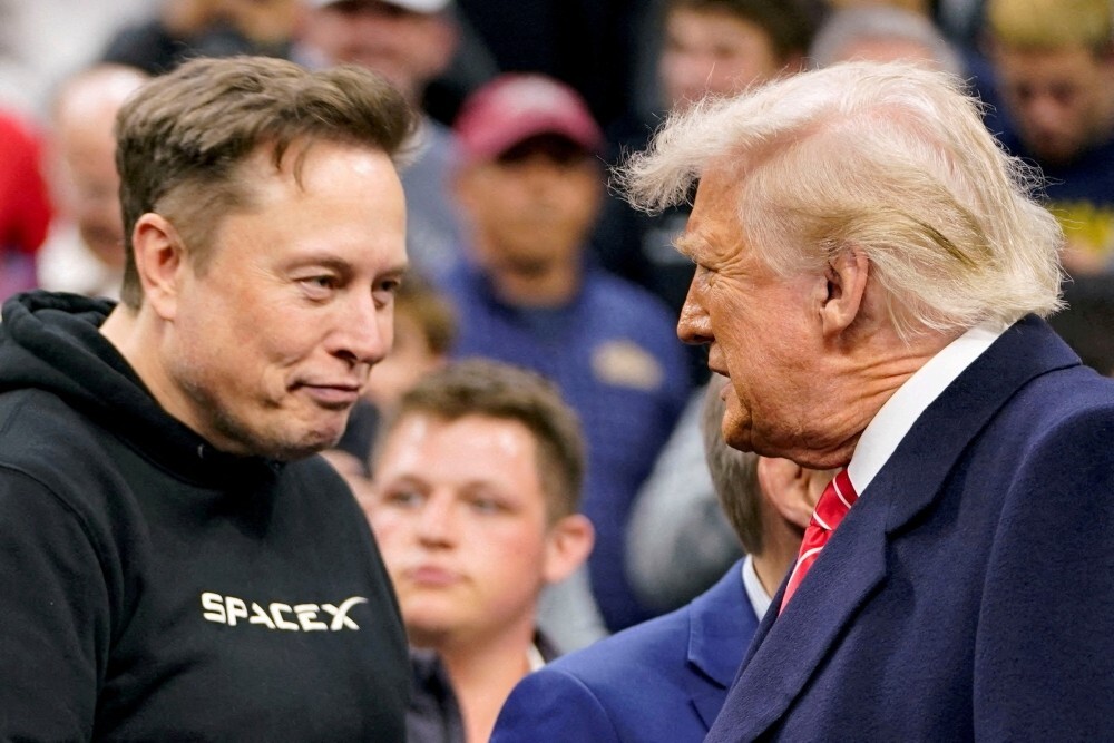 Elon Musk vacuums up US$1.4b in SpaceX stock from past and present employees
