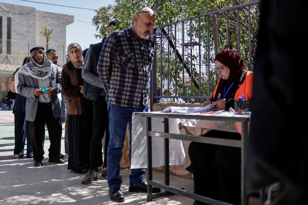 Palestinians vote in first municipal elections since Gaza war, turnout mixed across West Bank, Deir el‑Balah