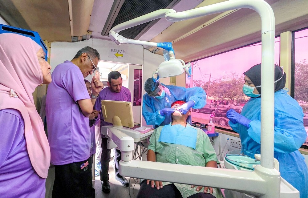 MOH launches oral health drive, targets older adults to keep 20 teeth by 2030, says Dzulkefly