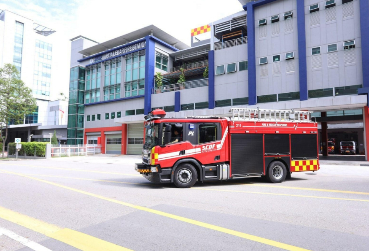Singapore minibus driver unconscious after crash knocks down lamp post in Bukit Batok