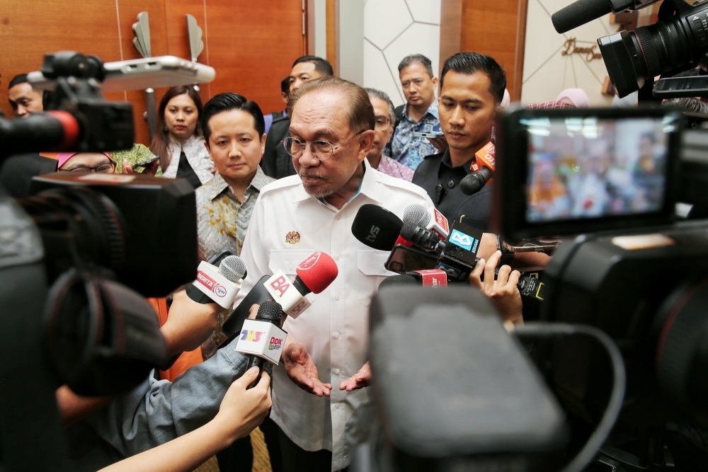 Anwar: Price hikes squeezing petty traders to be raised at Cabinet this Wednesday