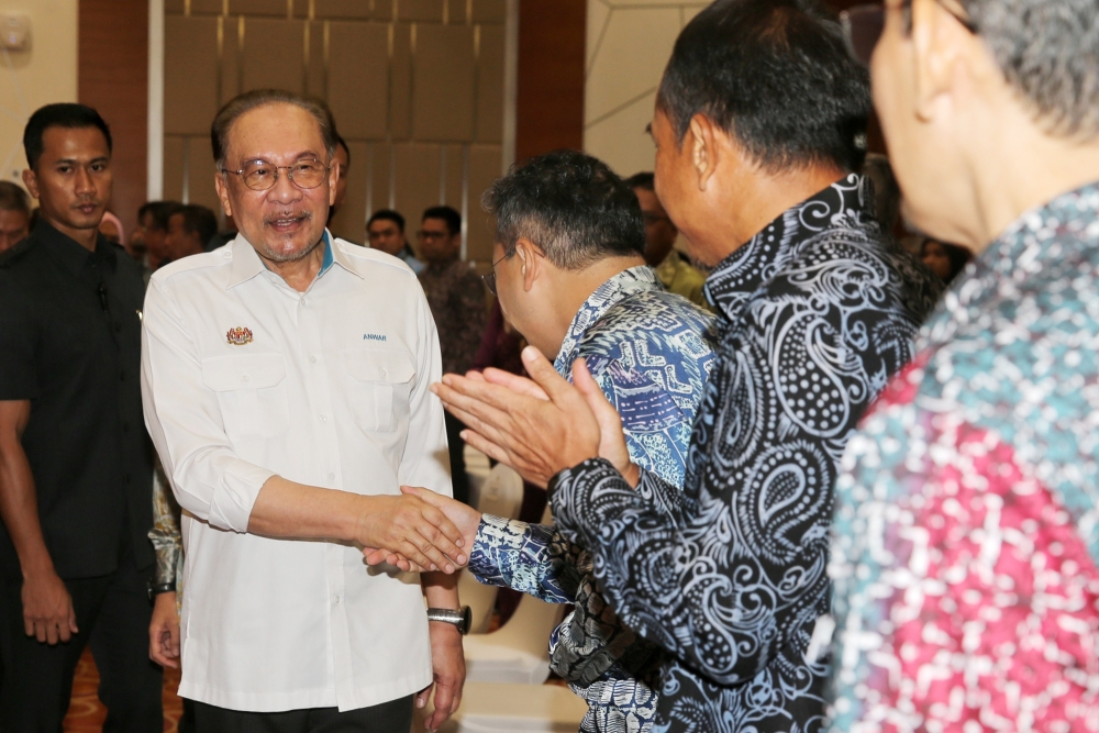 N. Sembilan crisis: Anwar won’t comment on Umno’s stance, but urges respect for Ruler’s decree