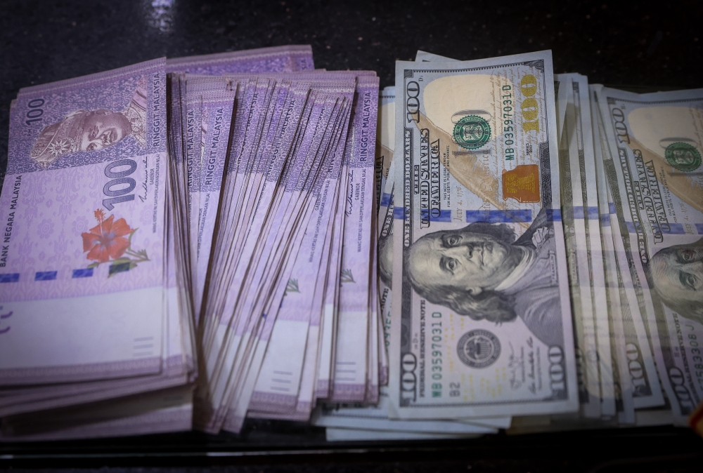 Ringgit opens at 3.905 against US dollar, nears RM3.90 as traders await Bank Negara OPR decision