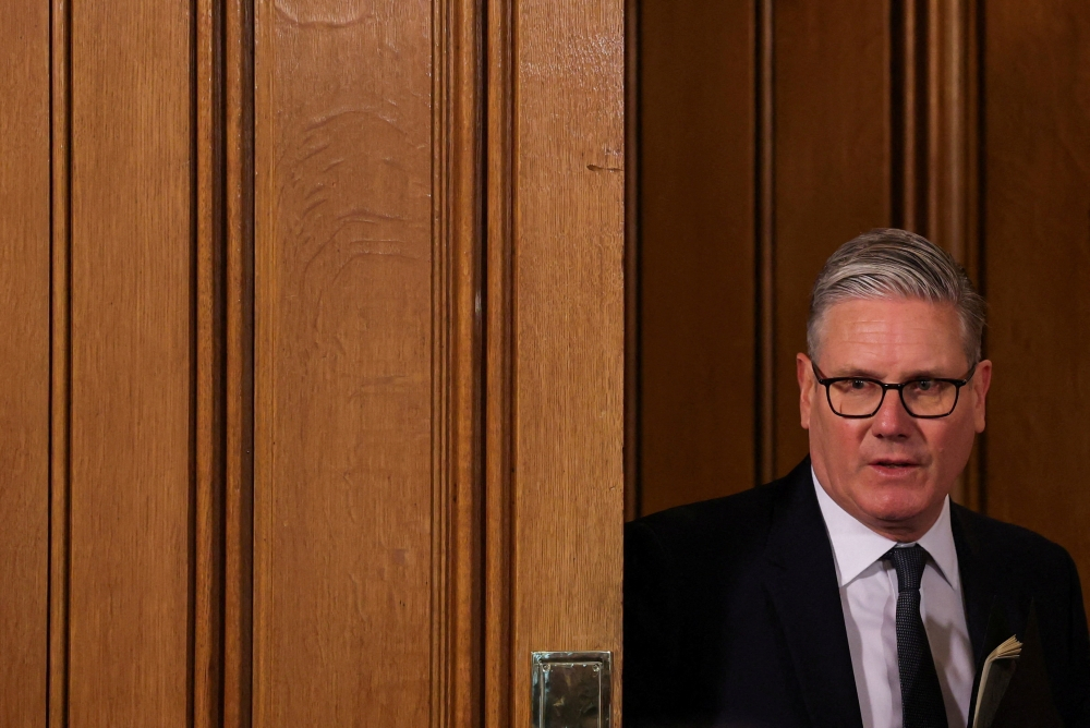 UK voters set to punish Starmer as Reform UK surge shakes Labour grip