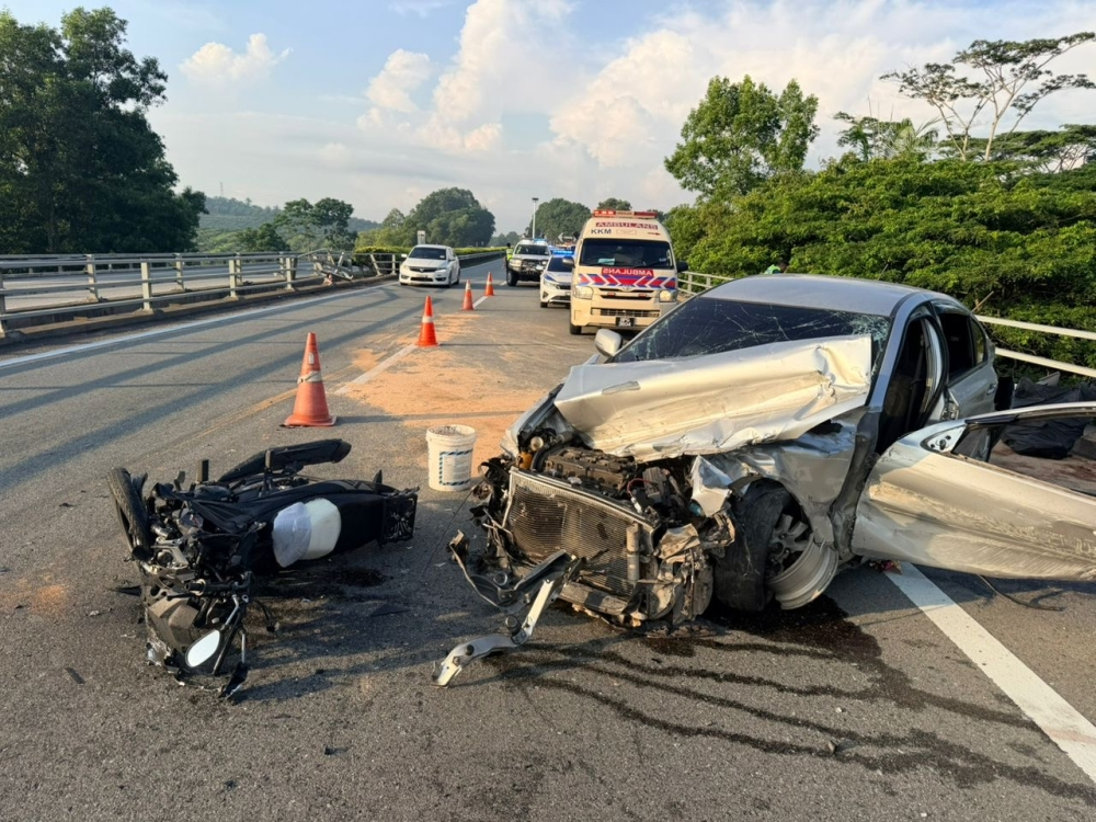 Two supervisors killed after being flung from car in Second Link five-vehicle crash