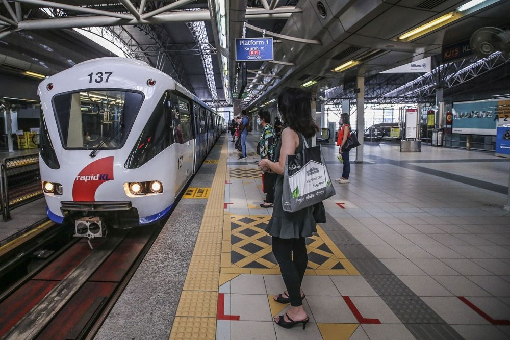 LRT disruption hits Kelana Jaya line during peak hour after train breakdown at Kelana Jaya station
