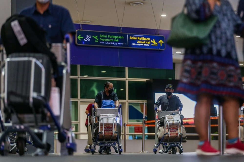 Police investigate KLIA2 fall death involving 27-year-old woman scheduled to fly home to China 