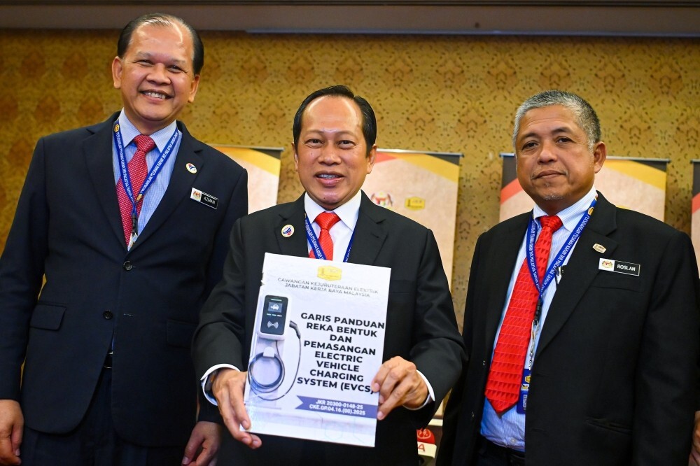 Works Ministry rolls out EV charging system guidelines, first of its kind in Malaysia, says Ahmad Maslan