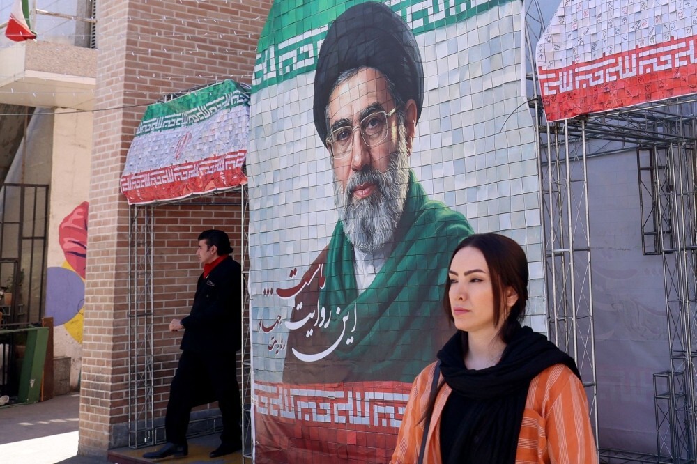 Iranian Revolutionary Guards warn of strikes on US sites after tanker attacks in Gulf