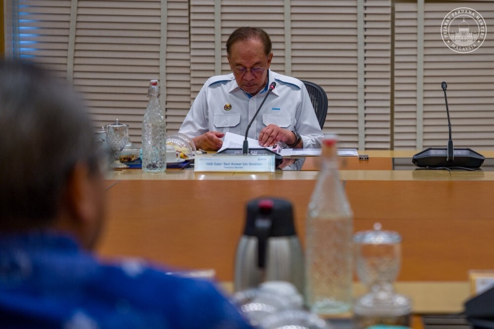 Anwar orders all ministries to retarget aid and protect vulnerable Malaysians from rising costs