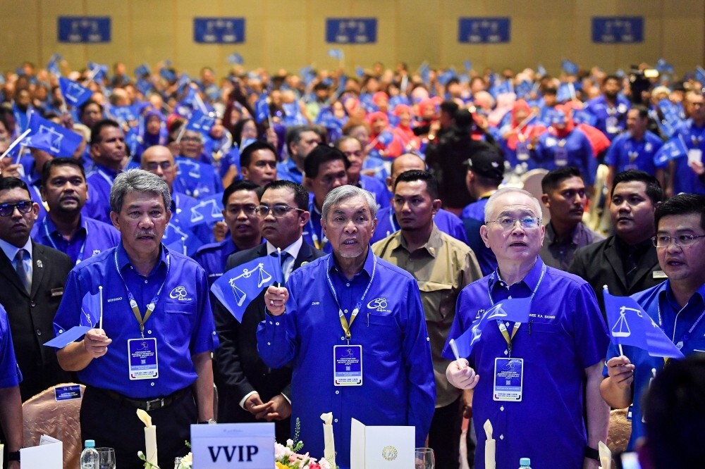Talk to your own BN minister: Loke tells Wee Ka Siong where to bring UEC grouses