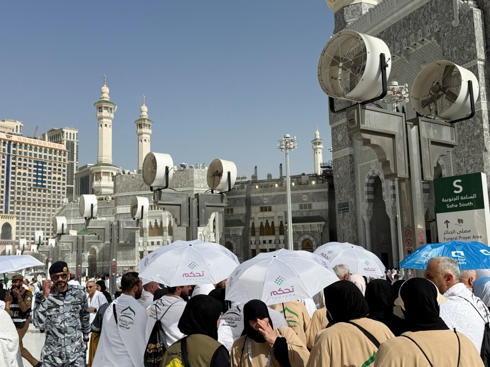 Malaysian Haj pilgrims urged to limit outdoor activities as heat hits 48°C in Mecca