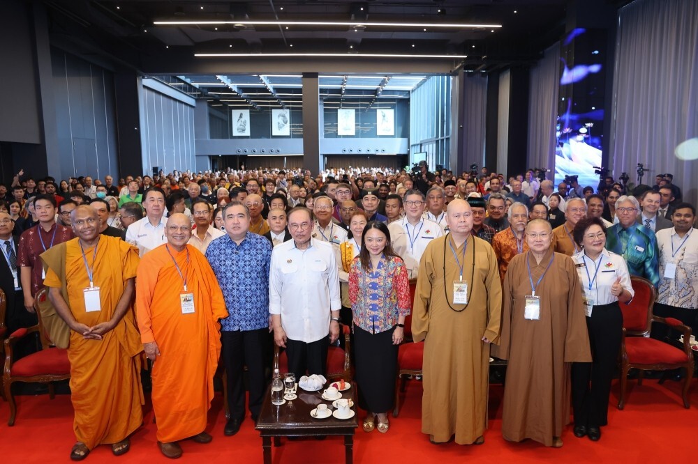 PM Anwar urges Malaysians to unite, reject hate politics at Wesak Day conference