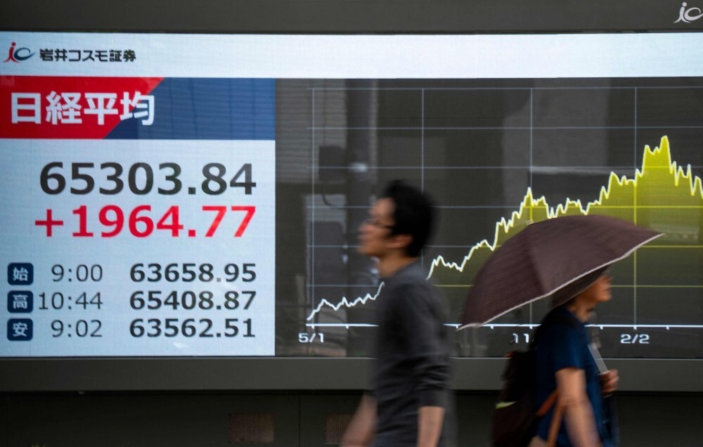Asian markets wobble between AI frenzy and Iran war jitters