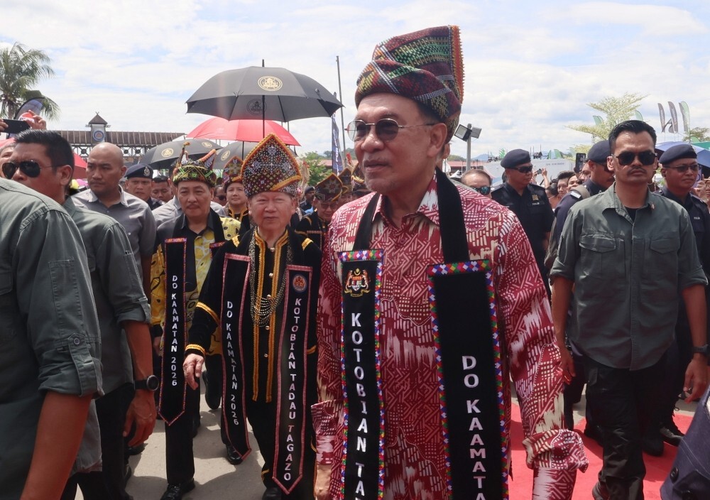Anwar announces RM1.5b interim grant for Sabah while 40pc entitlement talks continue