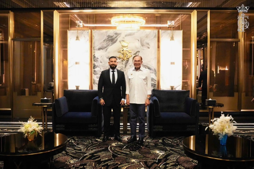 Johor Regent grants an audience with PM Anwar, meeting reaffirms close ties between Putrajaya and state