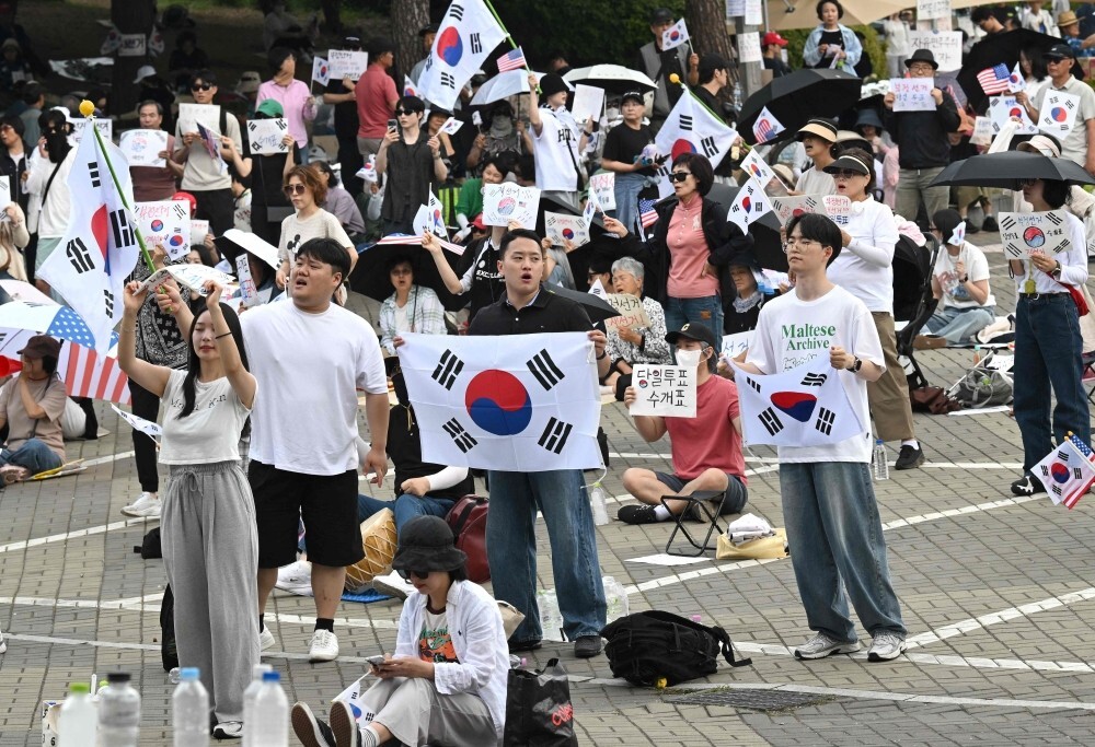 Anger grows in South Korea over ballot shortages as students plan nationwide protests
