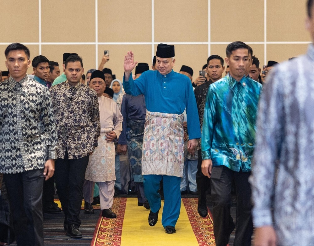 Sultan Nazrin receives RM18.76m zakat contributions from Maybank, Tabung Haji, TNB and others
