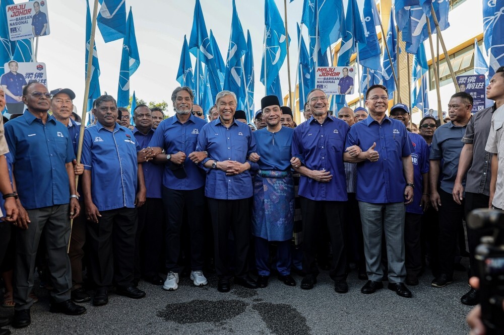 Johor polls: Onn Hafiz files nomination for Machap with Zahid, Hishammuddin and Khairy by his side