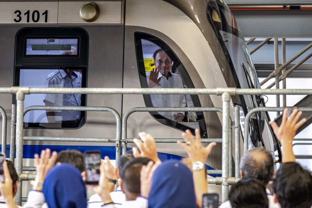 PM Anwar: Free LRT3 Shah Alam Line rides for one month starting tomorrow