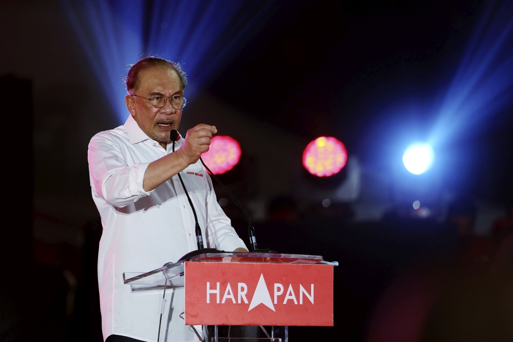 Anwar warns against dragging royalty, Constitution into campaign