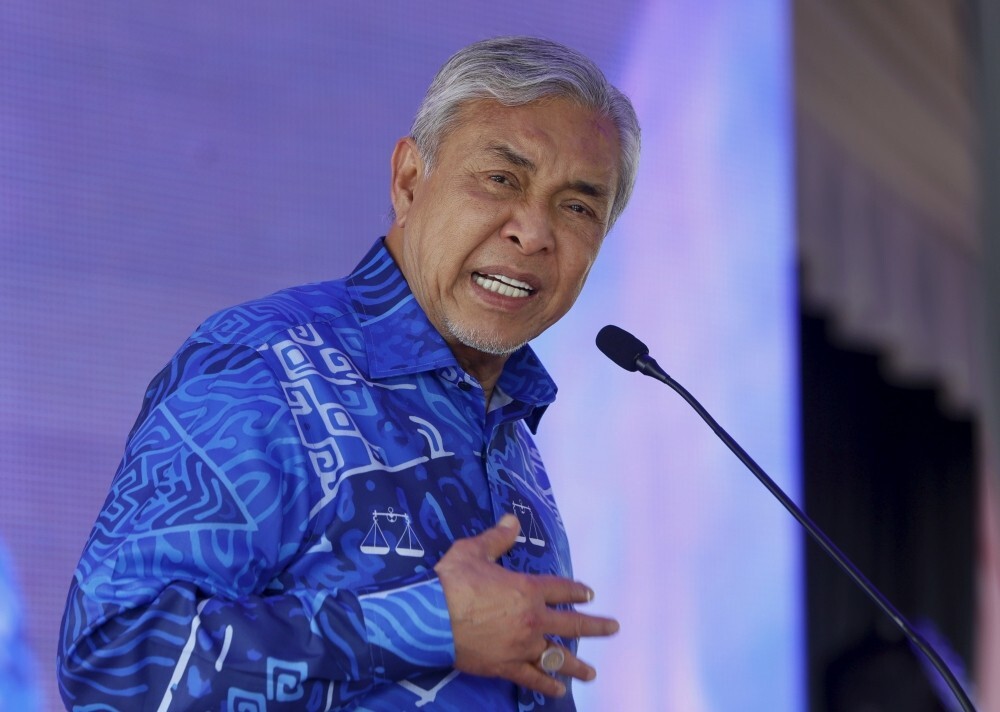 Zahid urges all parties to avoid old, unrelated issues in Johor campaign