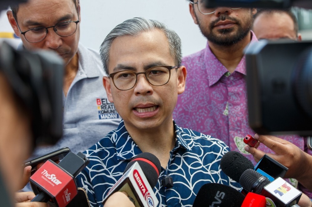 Fahmi inspects Bukit Naning coverage issues, calls on telco CEOs to witness rural connectivity gaps first‑hand