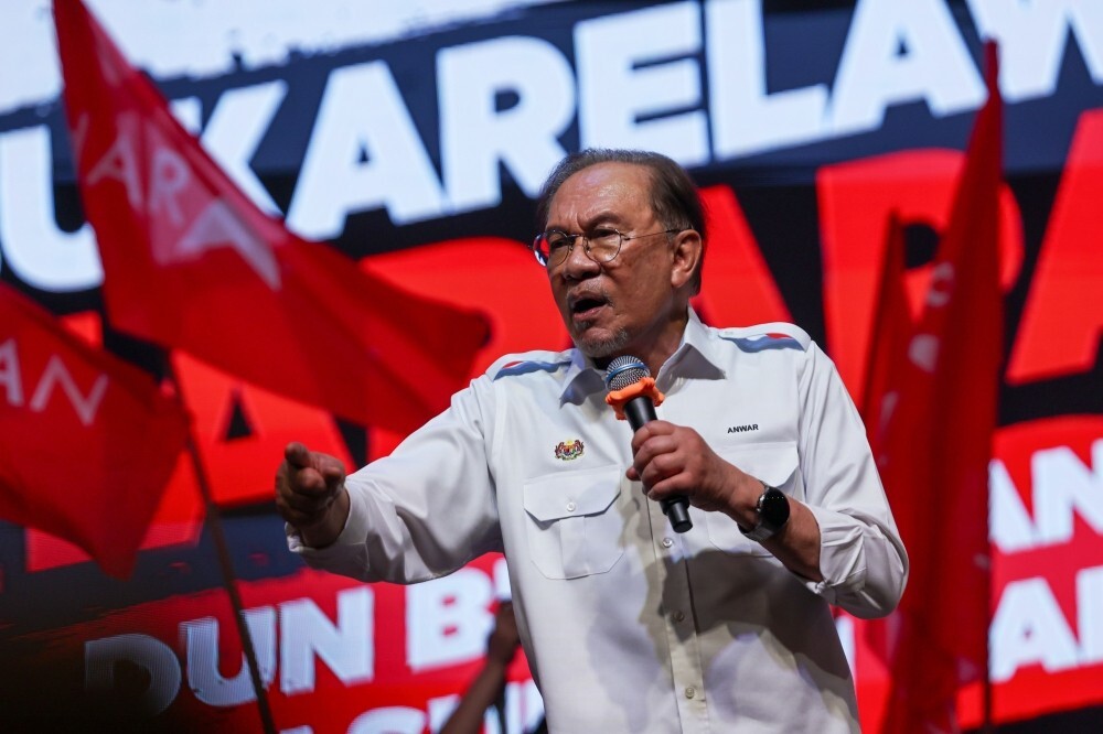 Stumping for Pakatan in Johor, Anwar says rivals joined forces against him because his govt is tough on corruption