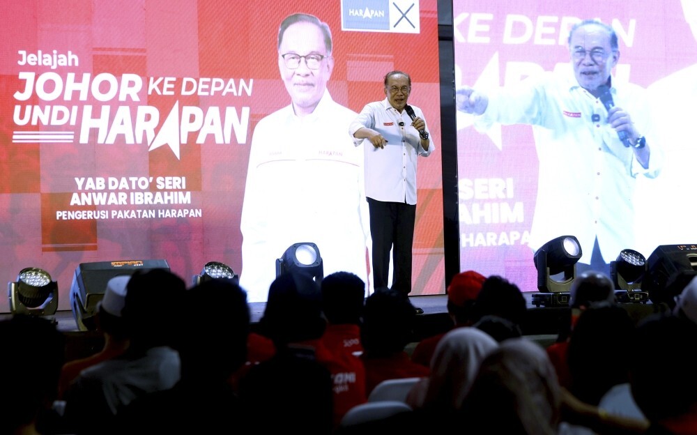 Anwar urges Johor early voters to choose Pakatan as polling begins