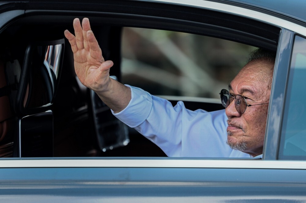 Anwar: Leaders must embrace change without compromising their values