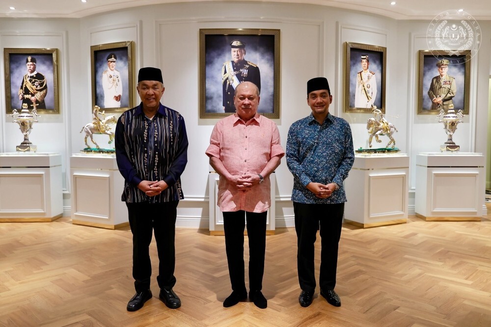 King meets Zahid and Onn Hafiz at Istana Pasir Pelangi following BN’s sweeping Johor victory