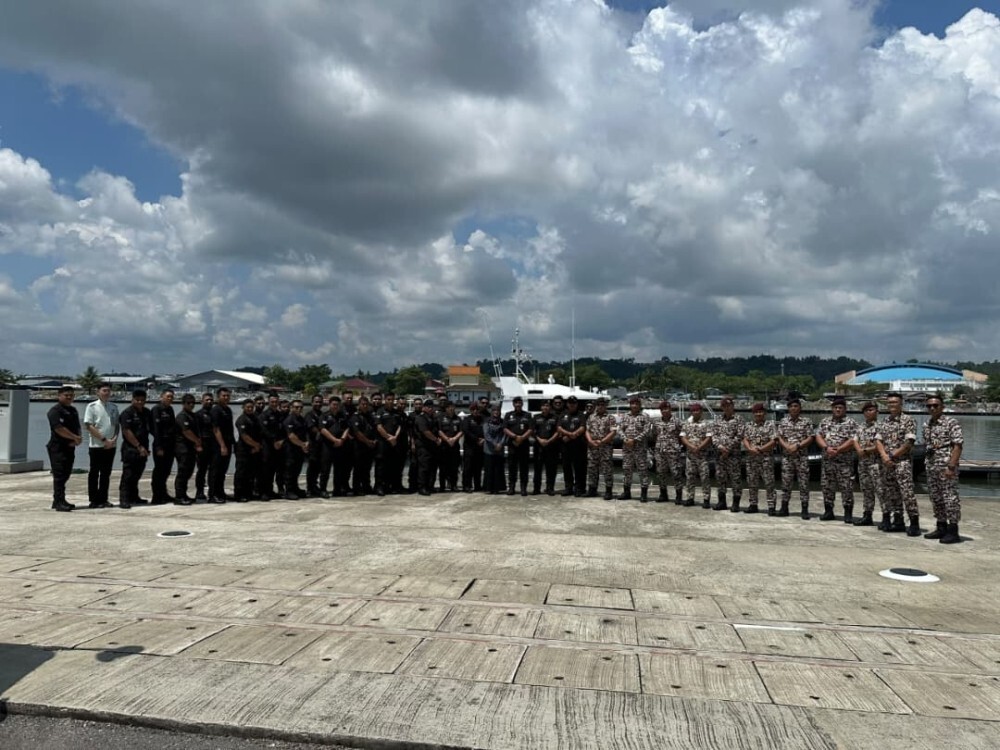 Marine Police join MMEA as 190 inmates moved from Miri to Limbang in tense 3.15am sea convoy