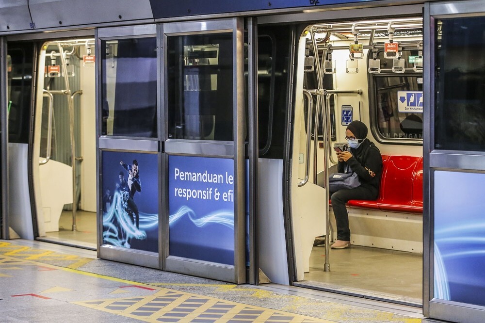 Door stuck open forces Rapid KL to halt Kelana Jaya train at Taman Bahagia station