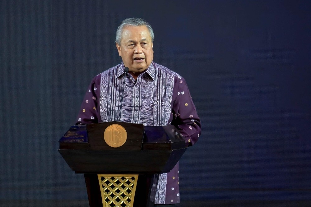 Indonesia’s central bank governor resigns as economy enters tailspin
