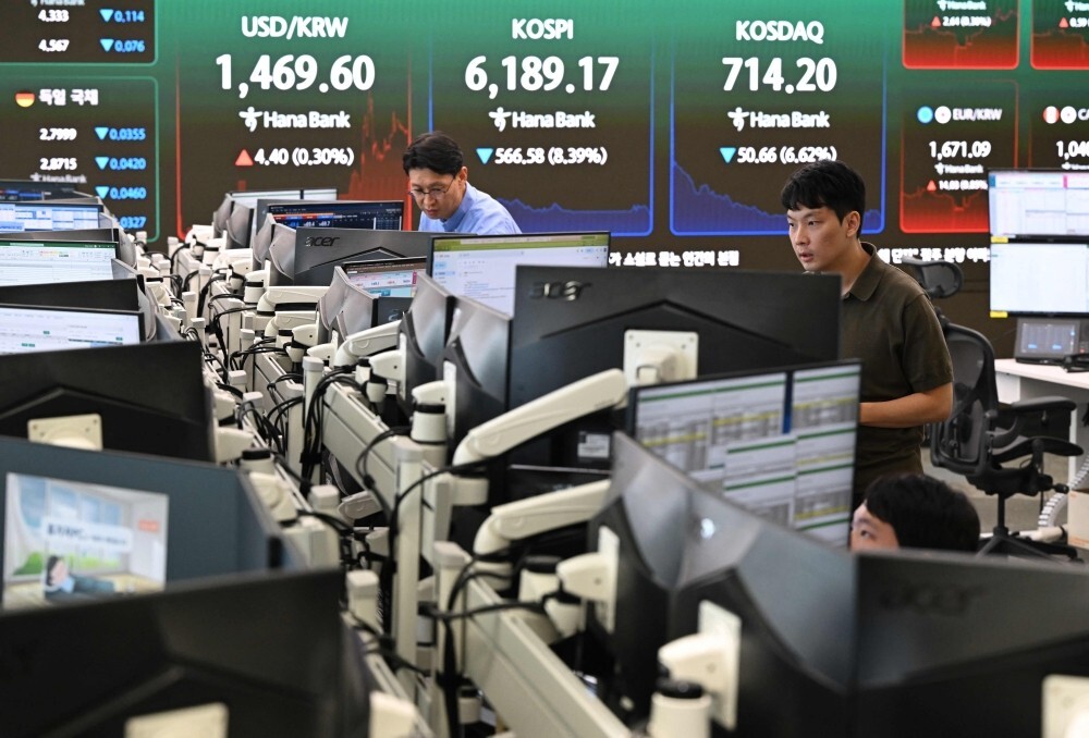 Kospi collapses 10pc as chip slump sparks region‑wide sell‑off across Seoul and Tokyo