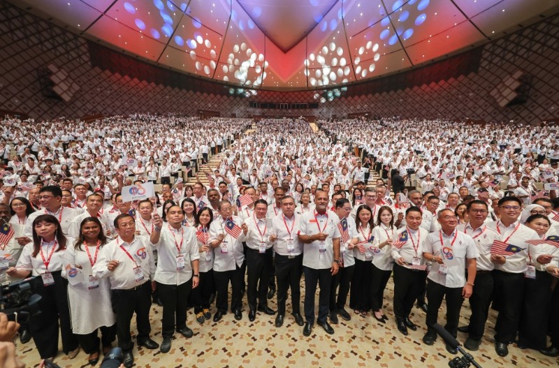 At DAP congress, Sangeet urges rethink of ties with Anwar, says PM has divided coalition, empowered Umno