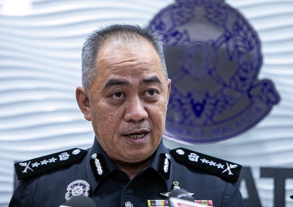 Student loses RM29,000 after scammers pose as cops, threaten arrest over money laundering