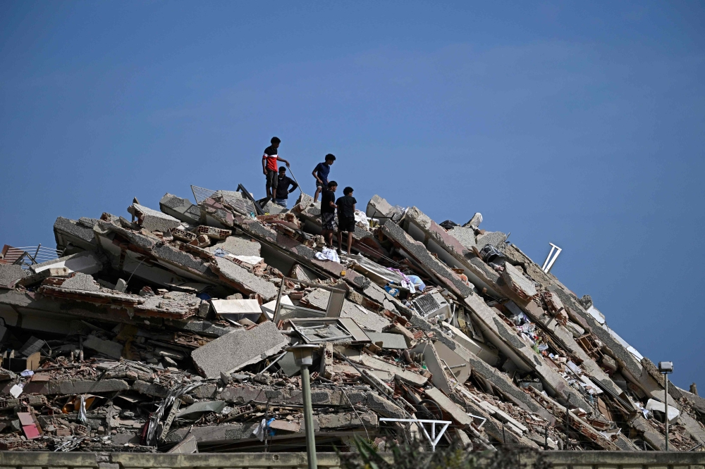 Families of Venezuelans killed in quake after US deportation demand govt apology