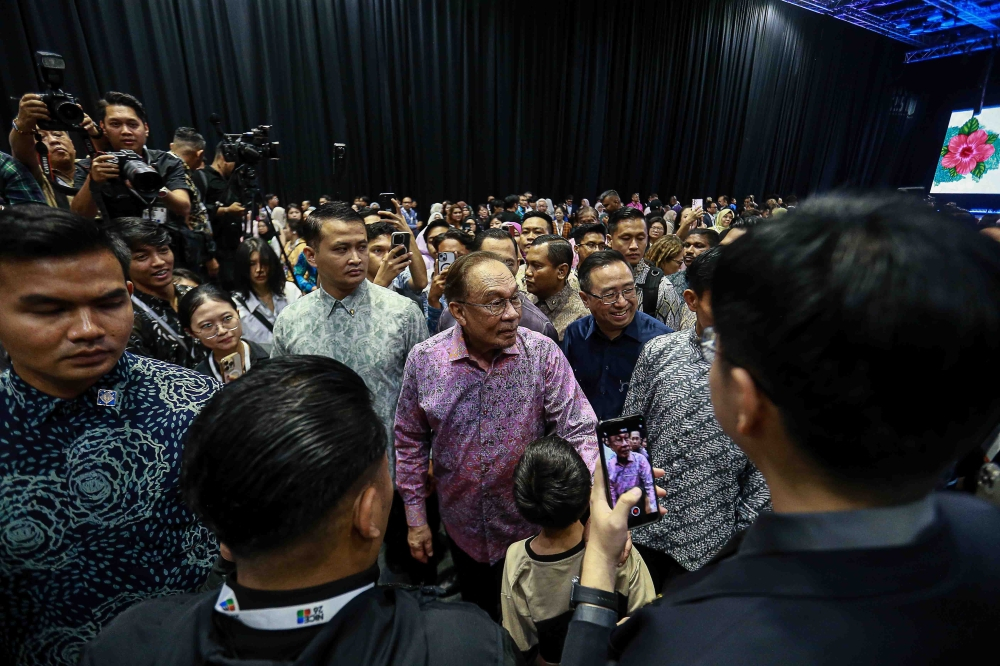 Anwar orders National Security Council, Nadma and Foreign Ministry to step up aid for Malaysians in India, Nepal