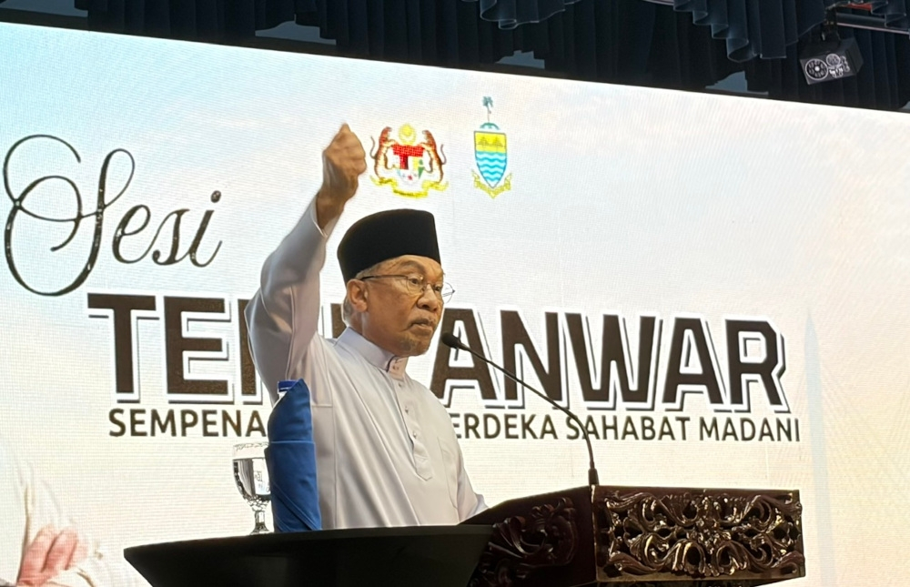 Anwar: Budget 2027 to include allowance for Form Six students