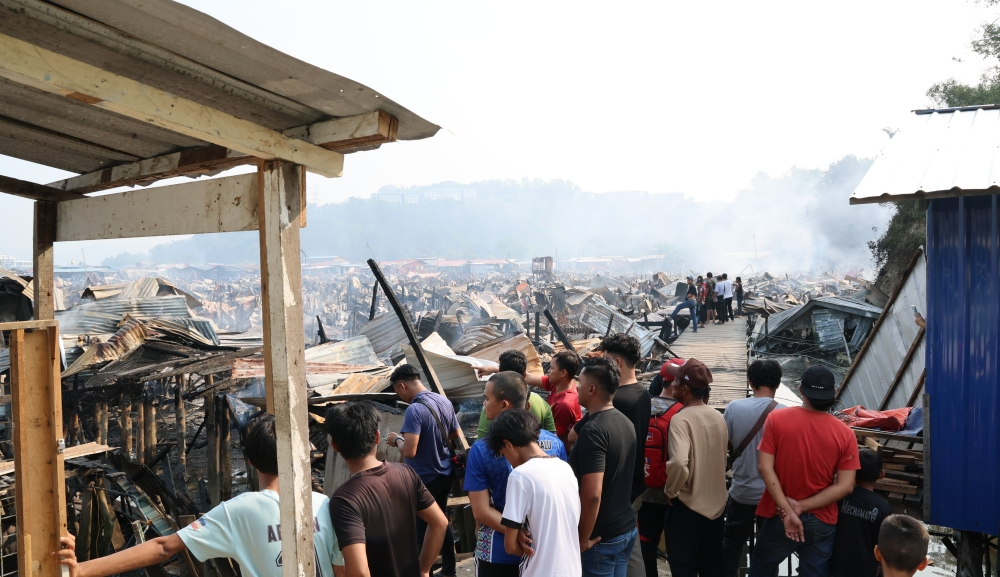 Sabah CM Hajiji announces RM3,000 aid for each household hit by Kota Kinabalu fire