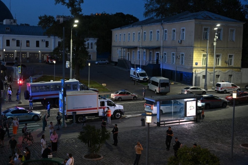 Woman carrying home-made bomb kills herself, two others and injures 21 more in Moscow restaurant