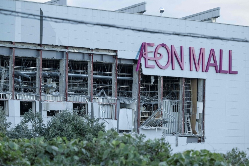 Two women killed in Tokyo mall explosion had been ordered to re-enter mall after earthquake to secure money